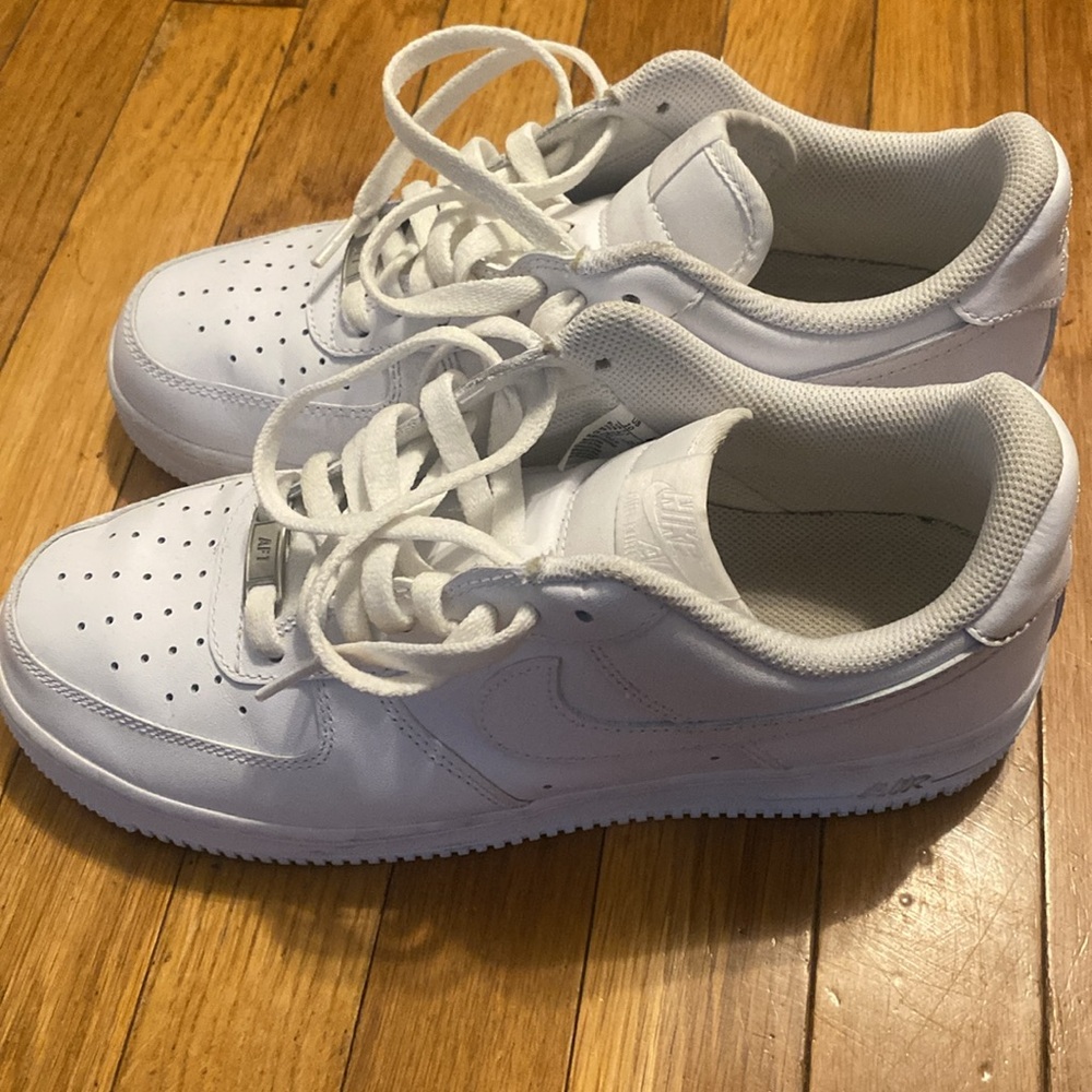Nike Air Force 1 White Athletic Shoes - Picture 5 of 8
